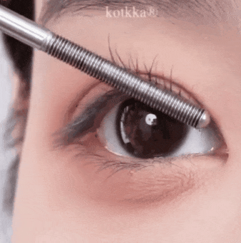 Mascara per ciglia lunghe e folte