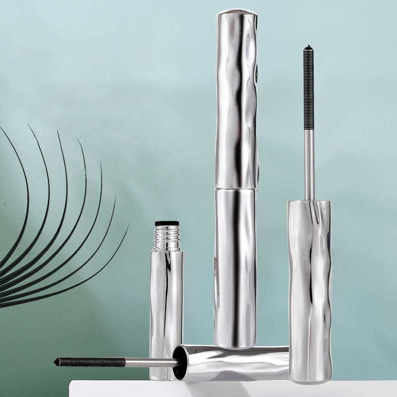 Mascara per ciglia lunghe e folte