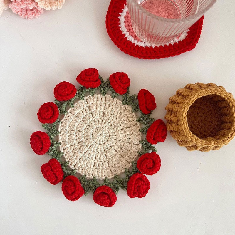 Bouquet di sottobicchieri di lana creativa con rose