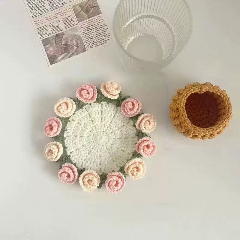 Bouquet di sottobicchieri di lana creativa con rose