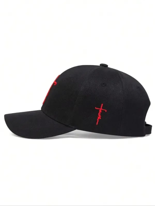 Cappello con ricamo a croce