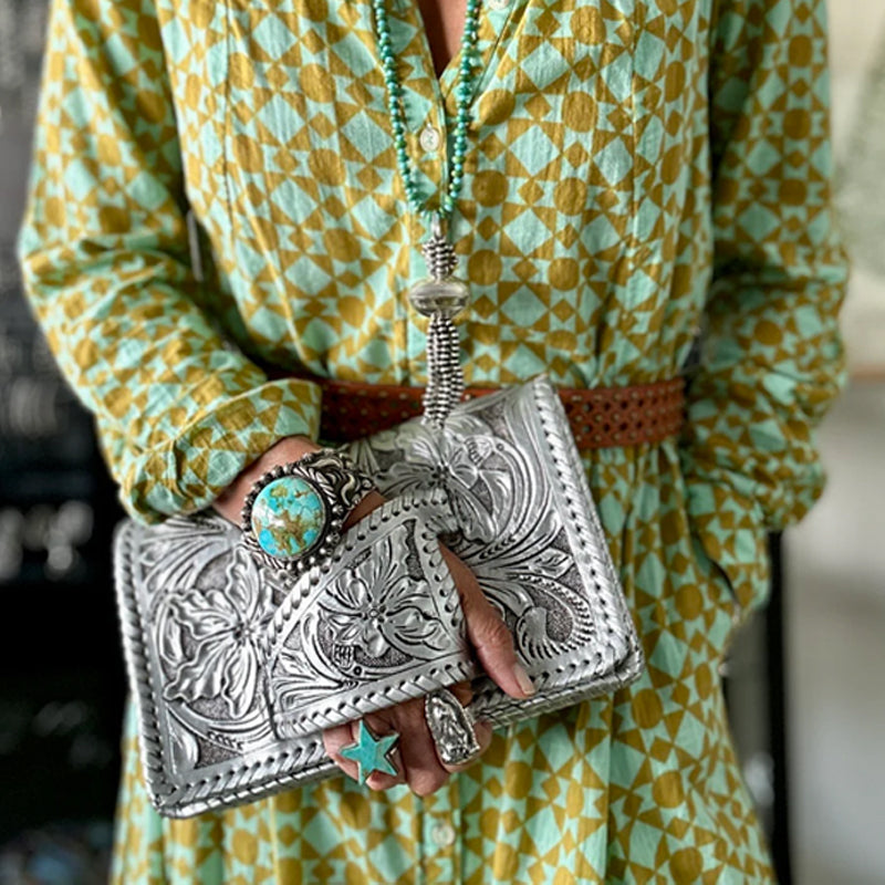 “Silver Flower Dance” Pochette in stile occidentale