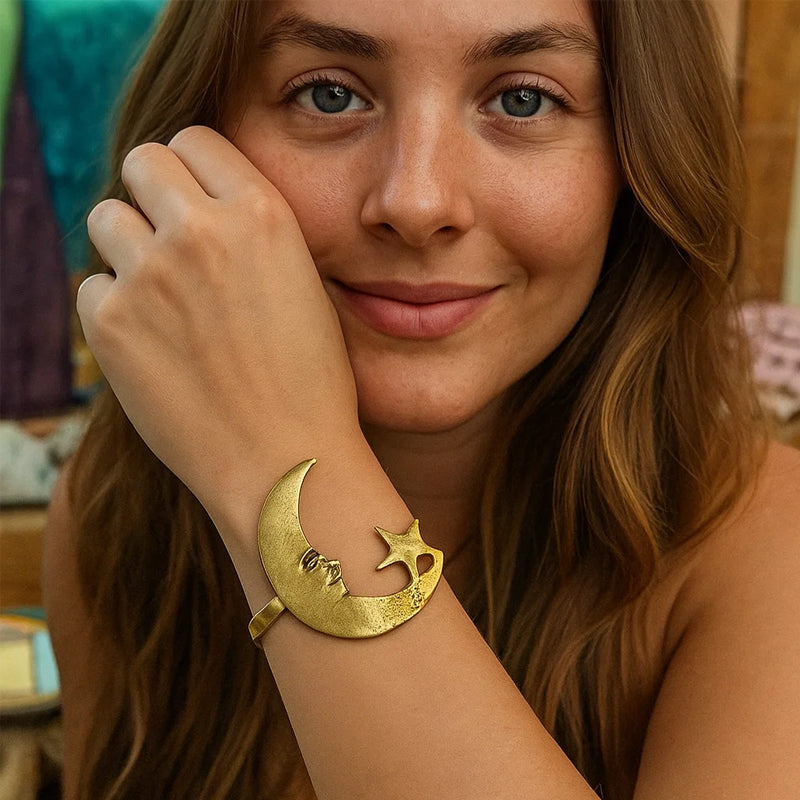 Bracciale aperto con motivo a stella e luna