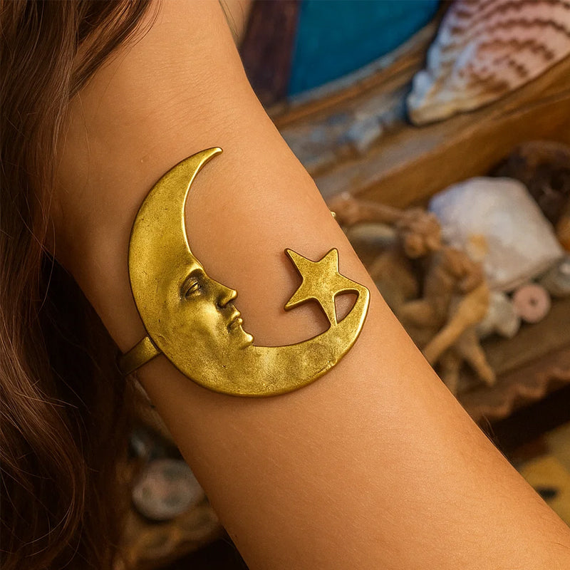 Bracciale aperto con motivo a stella e luna