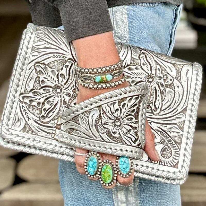 “Silver Flower Dance” Pochette in stile occidentale