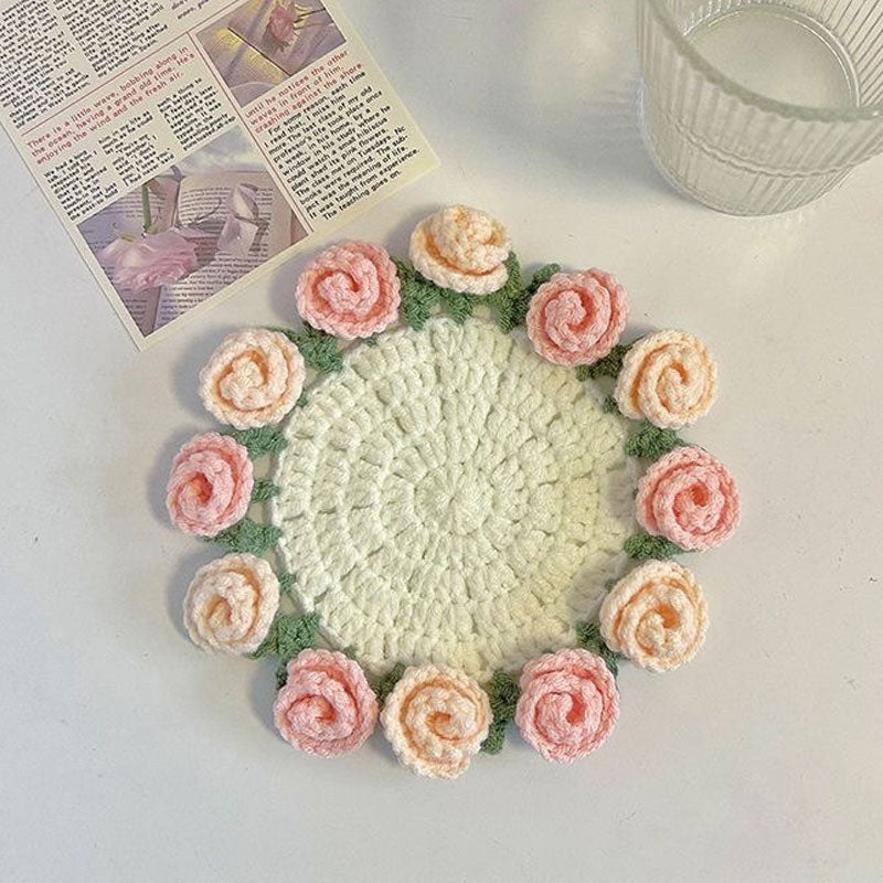 Bouquet di sottobicchieri di lana creativa con rose