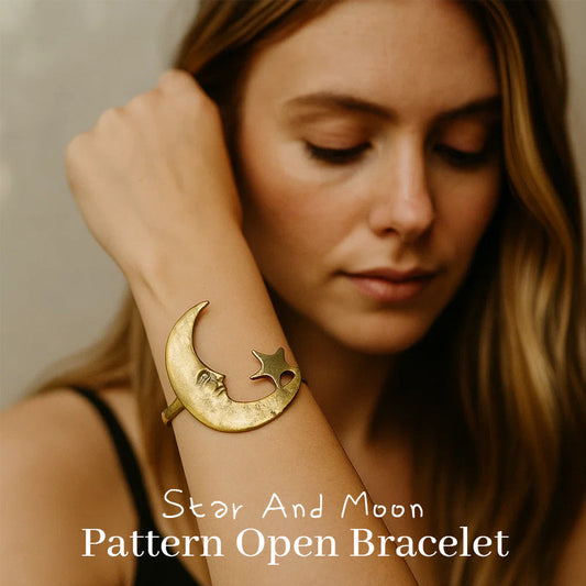 Bracciale aperto con motivo a stella e luna
