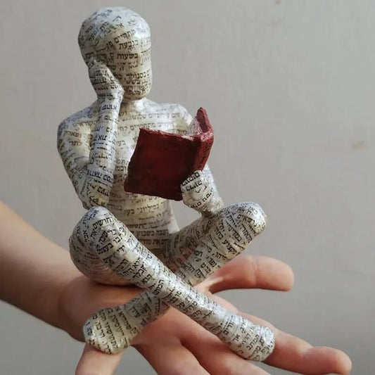 📚Statua moderna nordica di una donna che legge