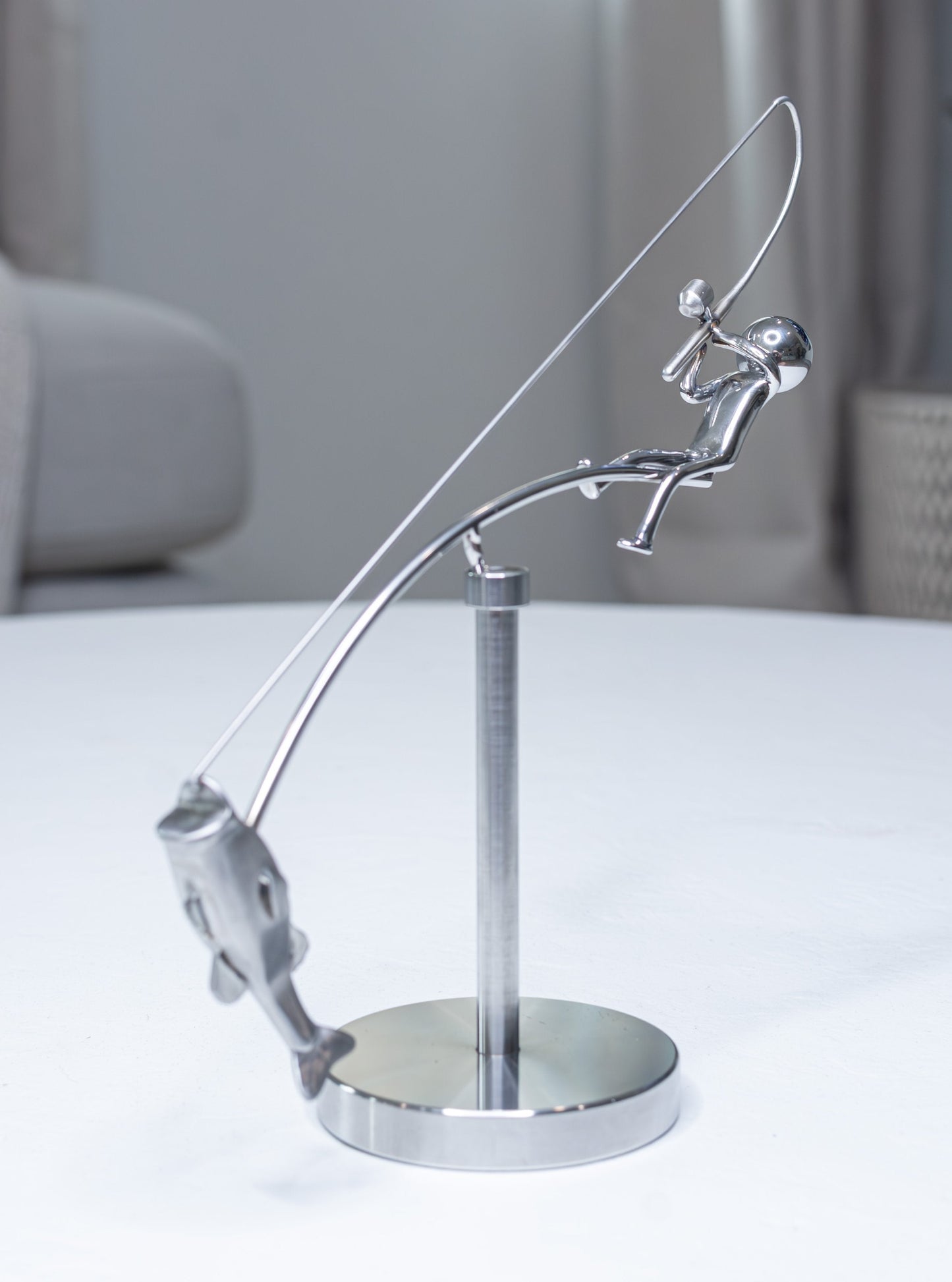 🎣La scultura del pescatore in equilibrio