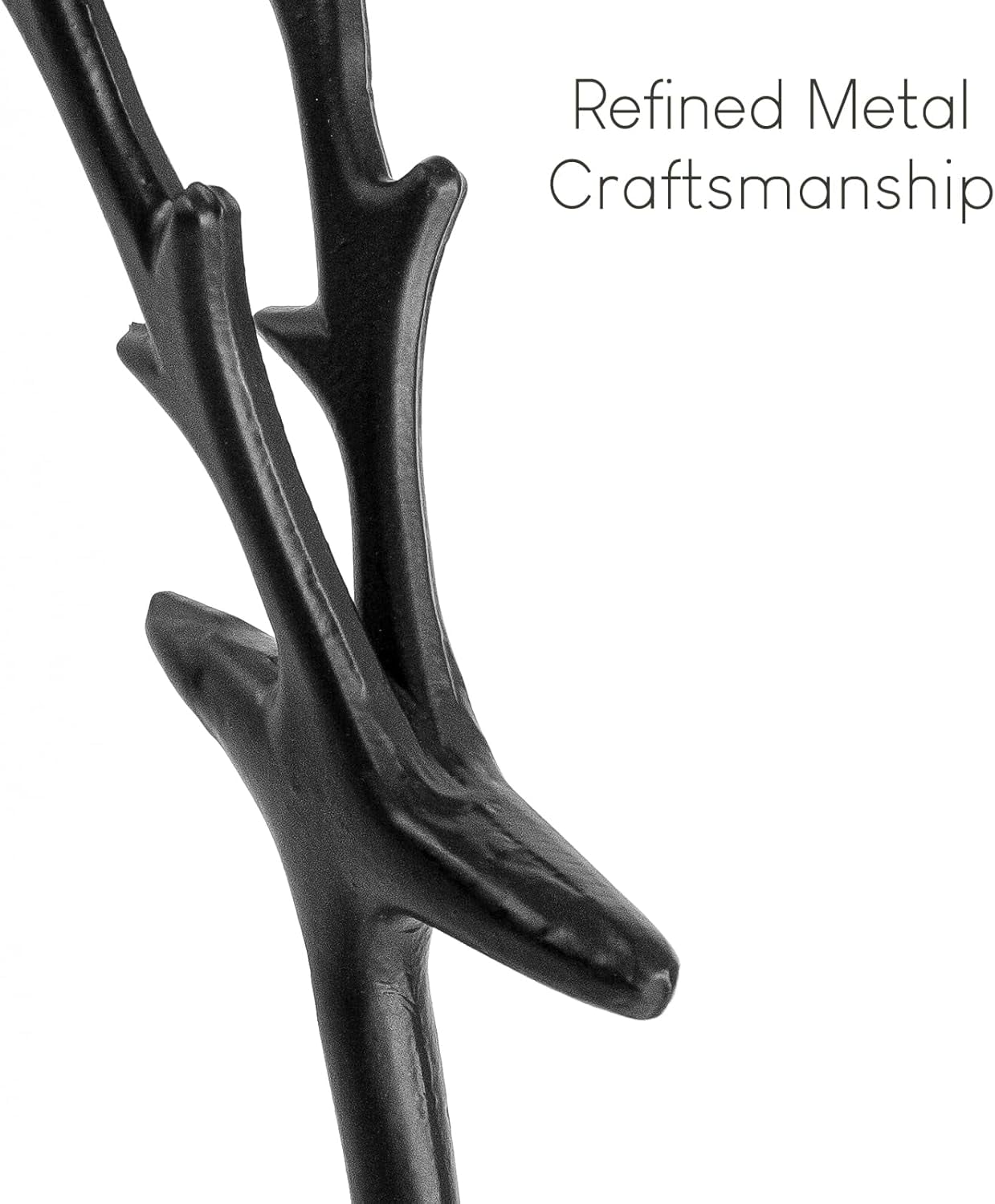 Statua di renna nera